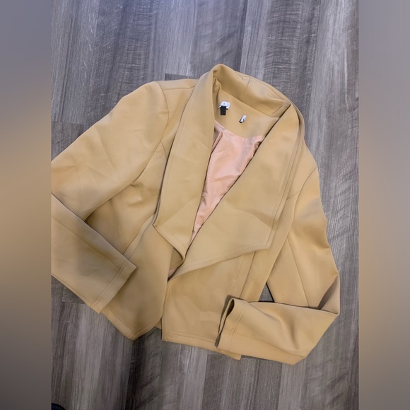 Lulus Jacket - Picture 1 of 3